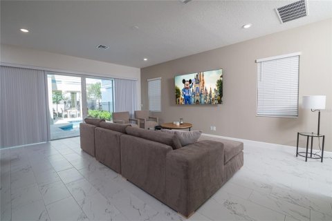House in Four Corners, Florida 5 bedrooms, 285.77 sq.m. № 1747474 - photo 9