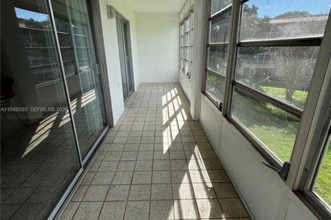Condominio en venta en Coconut Creek, Florida, 1 dormitorio, 69.49 m2 № 2006012 - foto 19