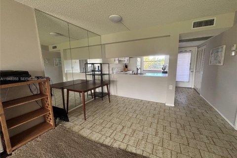Condominio en venta en Coconut Creek, Florida, 1 dormitorio, 69.49 m2 № 2006012 - foto 8