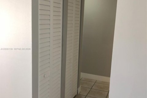 Casa en alquiler en Miami, Florida, 3 dormitorios, 136.75 m2 № 2069446 - foto 18