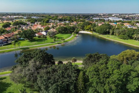 Дом в Майами, Флорида 3 спальни, 136.75м2 № 2069446