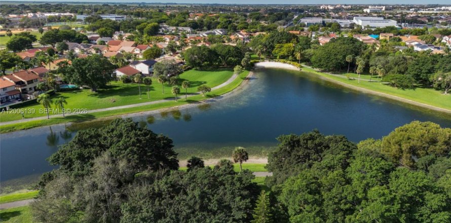 Дом в Майами, Флорида 3 спальни, 136.75м2 № 2069446