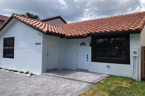 Casa en alquiler en Miami, Florida, 3 dormitorios, 136.75 m2 № 2069446 - foto 14