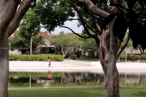 Снять в аренду виллу или дом в Майами, Флорида 3 спальни, 136.75м2, № 2069446 - фото 3