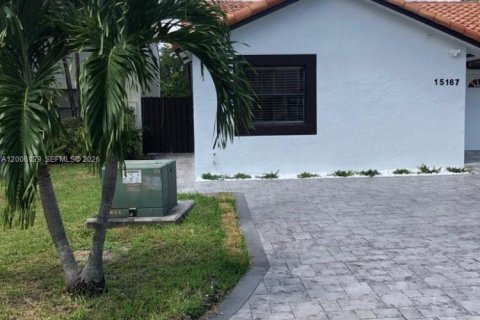 Casa en alquiler en Miami, Florida, 3 dormitorios, 136.75 m2 № 2069446 - foto 16