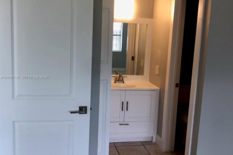 Casa en alquiler en Miami, Florida, 3 dormitorios, 136.75 m2 № 2069446 - foto 15