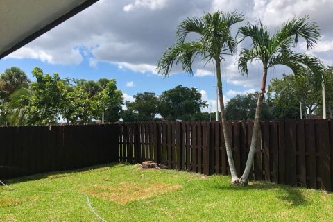 Casa en alquiler en Miami, Florida, 3 dormitorios, 136.75 m2 № 2069446 - foto 12