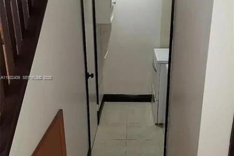 Снять в аренду таунхаус в Плантация, Флорида 3 спальни, 164.44м2, № 1990624 - фото 7