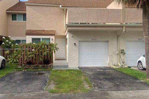 Снять в аренду таунхаус в Плантация, Флорида 3 спальни, 164.44м2, № 1990624 - фото 2