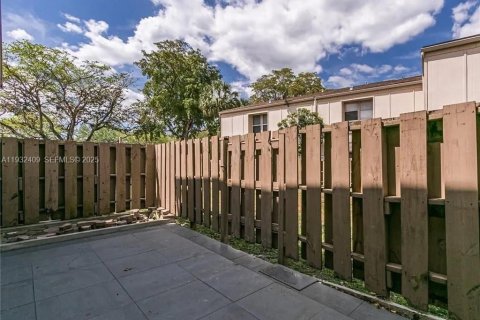 Снять в аренду таунхаус в Плантация, Флорида 3 спальни, 164.44м2, № 1990624 - фото 10