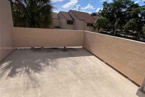 Снять в аренду таунхаус в Плантация, Флорида 3 спальни, 164.44м2, № 1990624 - фото 9