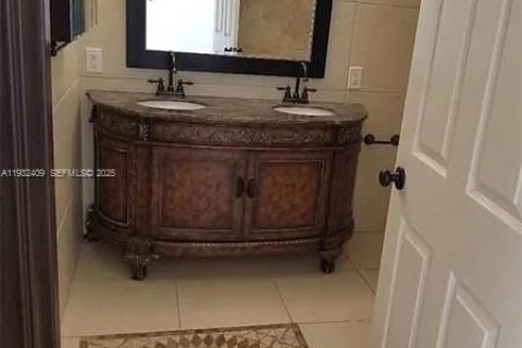 Снять в аренду таунхаус в Плантация, Флорида 3 спальни, 164.44м2, № 1990624 - фото 4