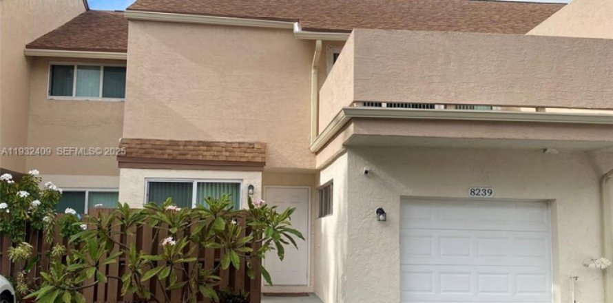 Таунхаус в Плантация, Флорида 3 спальни, 164.44м2 № 1990624