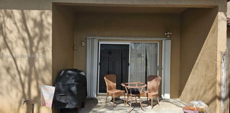 Casa en Weston, Florida 2 dormitorios, 110.46 m2 № 2057360