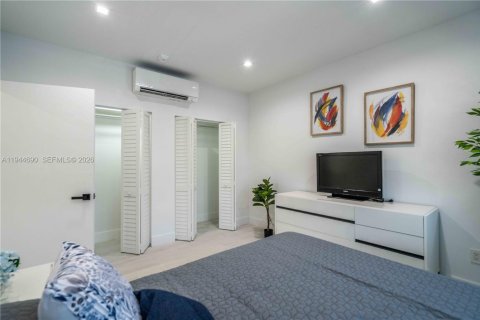 Apartment in Miami Beach, Florida 2 bedrooms № 2000929 - photo 17