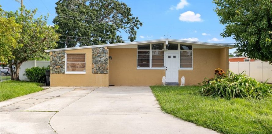 Villa ou maison à Tampa, Floride 4 chambres, 196.3 m2 № 1909496