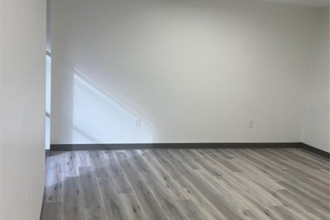 Immobilier commercial à louer à DeLand, Floride: 135.54 m2 № 2108847 - photo 4