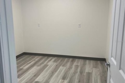 Immobilier commercial à louer à DeLand, Floride: 135.54 m2 № 2108847 - photo 13