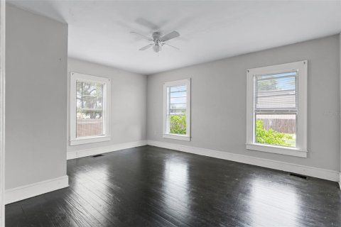 House in Eustis, Florida 4 bedrooms, 171.68 sq.m. № 1804749 - photo 9