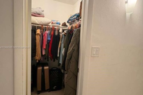 Condo in Miami, Florida  № 2002686 - photo 5