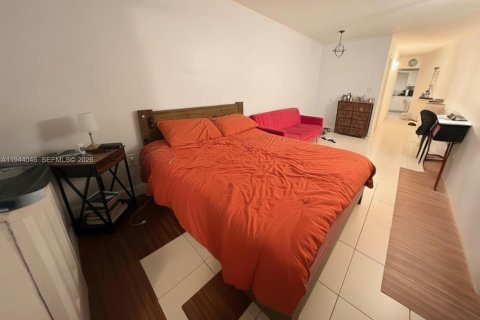 Studio in the Condo in Miami, Florida  № 2002686