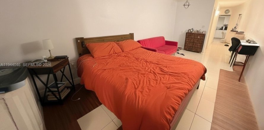 Studio in the Condo in Miami, Florida  № 2002686