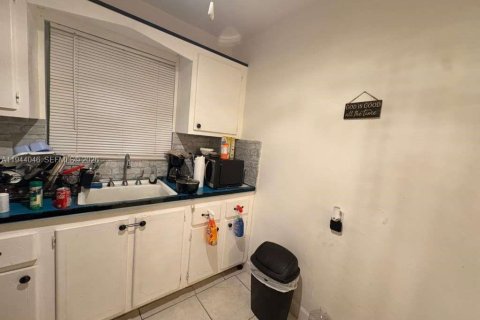 Condo in Miami, Florida  № 2002686 - photo 3