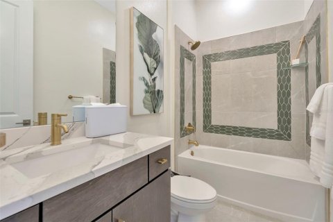 House in Parrish, Florida 3 bedrooms, 294.87 sq.m. № 1907888 - photo 24