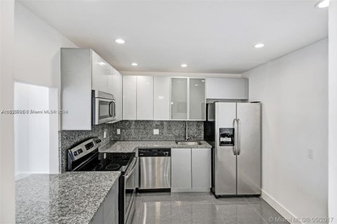 Купить кондоминиум в Авентура, Флорида 1 спальня, 99.03м2, № 2054987 - фото 3