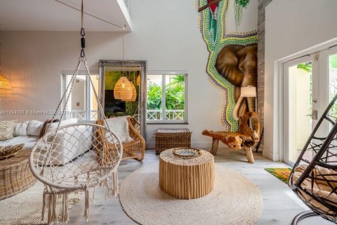 Condo in Miami Beach, Florida, 3 bedrooms  № 2039825 - photo 2