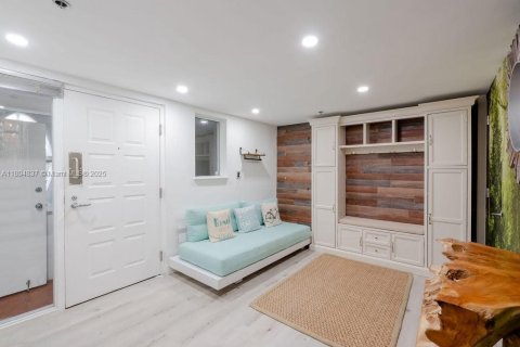 Condo in Miami Beach, Florida, 3 bedrooms  № 2039825 - photo 17