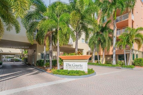 Condo in Miami Beach, Florida, 3 bedrooms  № 2039825 - photo 25