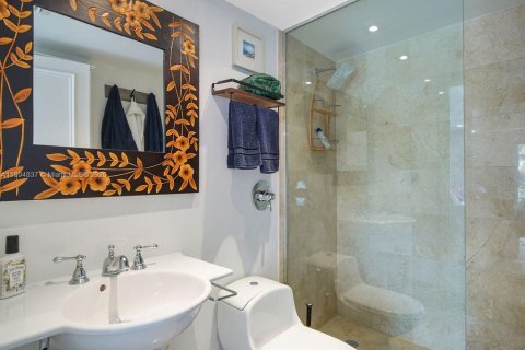 Condo in Miami Beach, Florida, 3 bedrooms  № 2039825 - photo 13