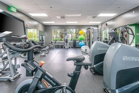 Condo in Miami Beach, Florida, 3 bedrooms  № 2039825 - photo 27