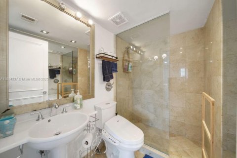 Condo in Miami Beach, Florida, 3 bedrooms  № 2039825 - photo 11