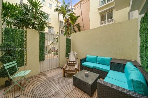 Condo in Miami Beach, Florida, 3 bedrooms  № 2039825 - photo 16