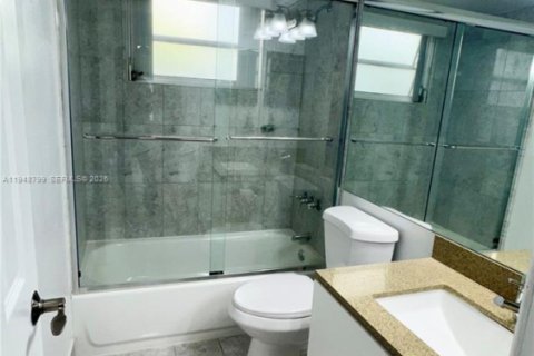 Condo in Miami Beach, Florida, 1 bedroom  № 2005350 - photo 7