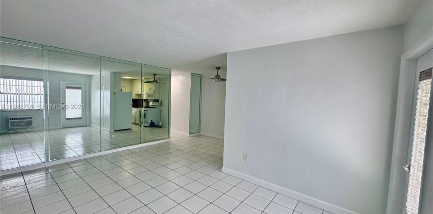 Condo in Miami Beach, Florida, 1 bedroom  № 2005350