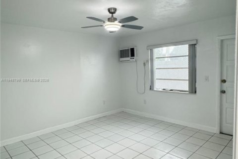 Condo in Miami Beach, Florida, 1 bedroom  № 2005350 - photo 10