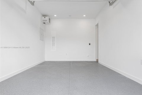 Townhouse in Miami, Florida 4 bedrooms, 224.45 sq.m. № 1954072 - photo 28