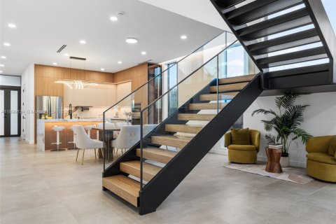 Townhouse in Miami, Florida 4 bedrooms, 224.45 sq.m. № 1954072 - photo 11