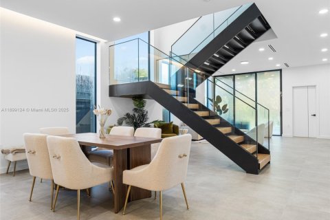 Townhouse in Miami, Florida 4 bedrooms, 224.45 sq.m. № 1954072 - photo 8