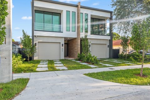 Townhouse in Miami, Florida 4 bedrooms, 224.45 sq.m. № 1954072 - photo 3