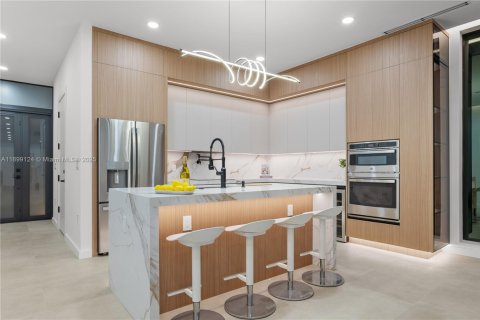 Townhouse in Miami, Florida 4 bedrooms, 224.45 sq.m. № 1954072 - photo 5