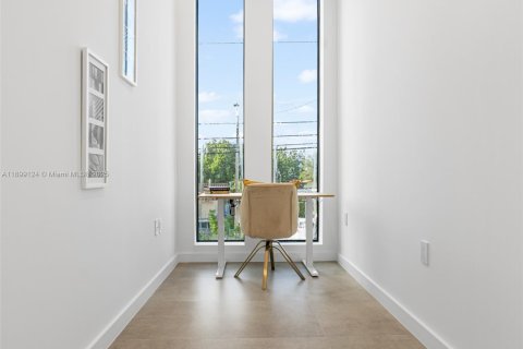 Townhouse in Miami, Florida 4 bedrooms, 224.45 sq.m. № 1954072 - photo 17