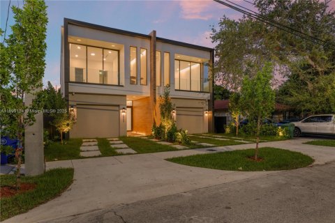 Townhouse in Miami, Florida 4 bedrooms, 224.45 sq.m. № 1954072 - photo 2