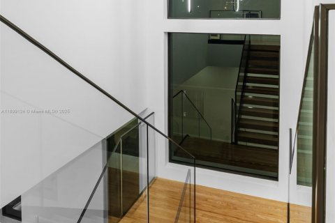 Townhouse in Miami, Florida 4 bedrooms, 224.45 sq.m. № 1954072 - photo 13