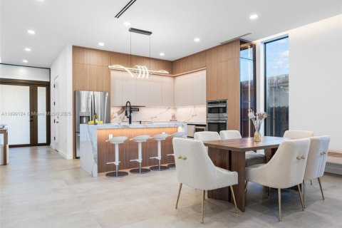 Townhouse in Miami, Florida 4 bedrooms, 224.45 sq.m. № 1954072 - photo 6