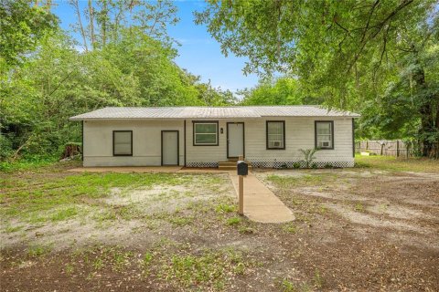 House in Reddick, Florida 3 bedrooms, 126.72 sq.m. № 1832953 - photo 1