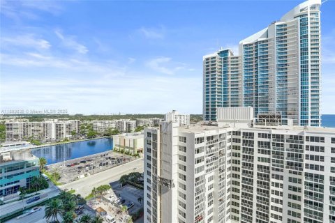 Copropriété à louer à Hollywood, Floride: 3 chambres, 209.96 m2 № 1944290 - photo 2